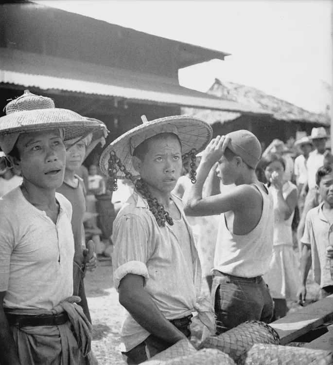 August 26, 1933. Kabasalan, Zamboanga Province. Pay day at the Pathfinder Estate. f.5.6 1/50.