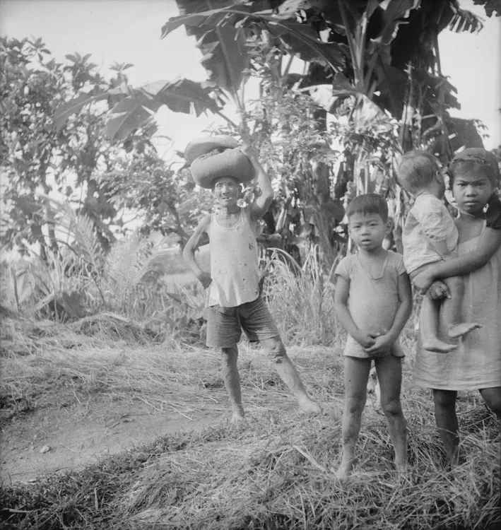Mercedes & Camarines Norte. May 1934. Villagers along main road west of Daet.