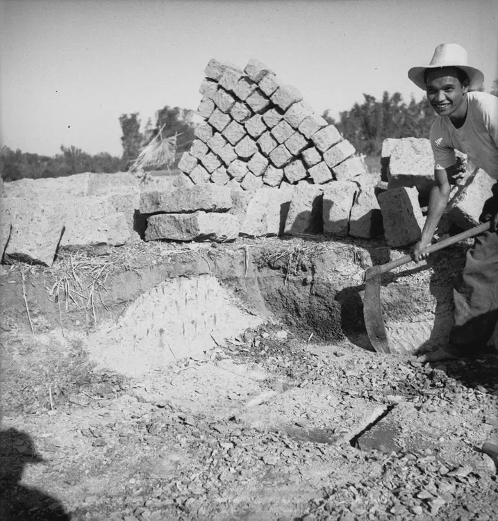 Novaliches Road, Rizal Province. Jan. 29, 31, 1935. A cutter & his grooving tool. Cut blocks beyond.