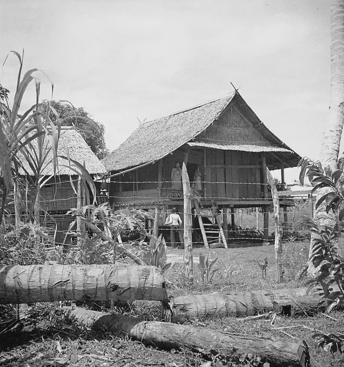 (Indanan, Sulu 1933). September 15, 1933. Indanan, Jolo, Sulu Prov. Parang - Indanan. Moro family, marriageable girl's make up.