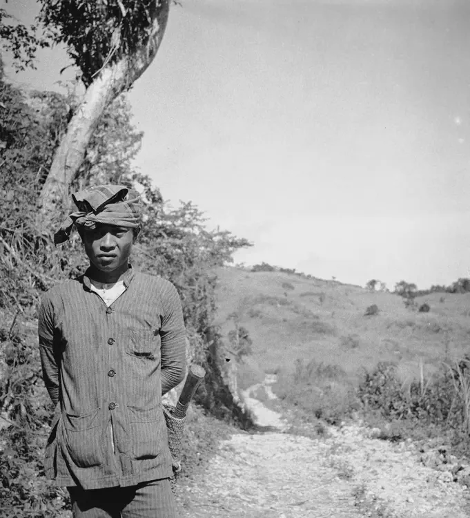 Upi Rd., Cotabato, 1933. 'August 30, 1933. Cotabato-Upi road. Moro; looking back along road, cogon beyond. Same site as 251-10. f.11 1/100.'