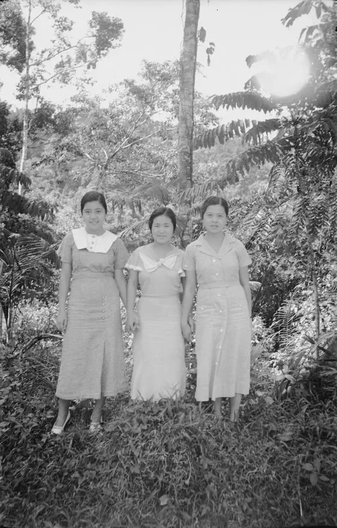 LB, Laguna, 1934. 'MM (Mitsuko M.) & Friends. Nov 1934'.