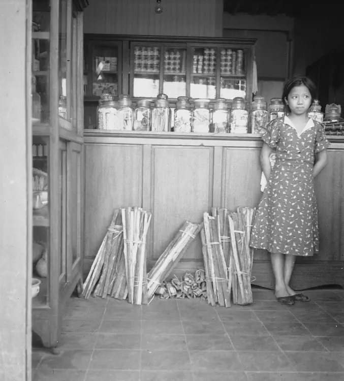 Tunasan, ML-San Pedro, Laguna, 1935. 'Jan. 12, 17, 1935. Wood in candy & cigar shop. Not Bacanan. Big bundles 5 centeves. Small bundles 1/2 centeves.'