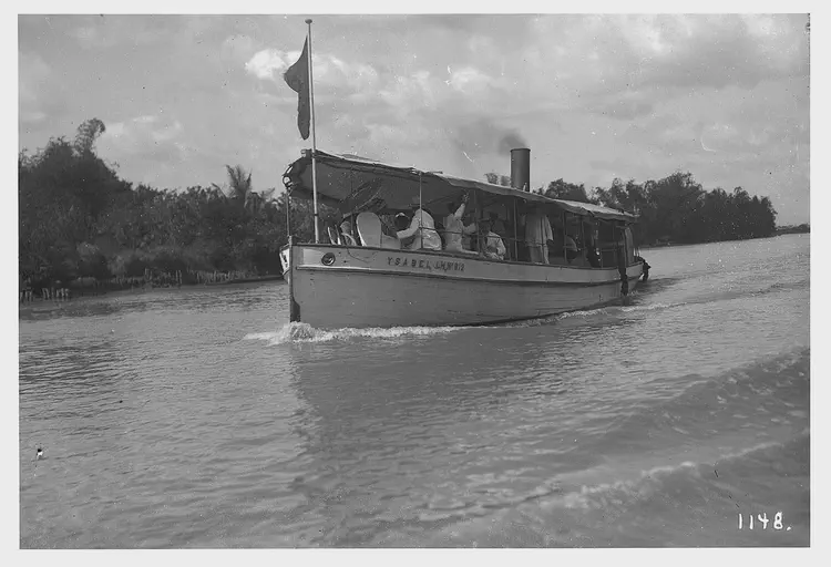 Passenger steamer 'Ysabel' LHN 812 on a river.